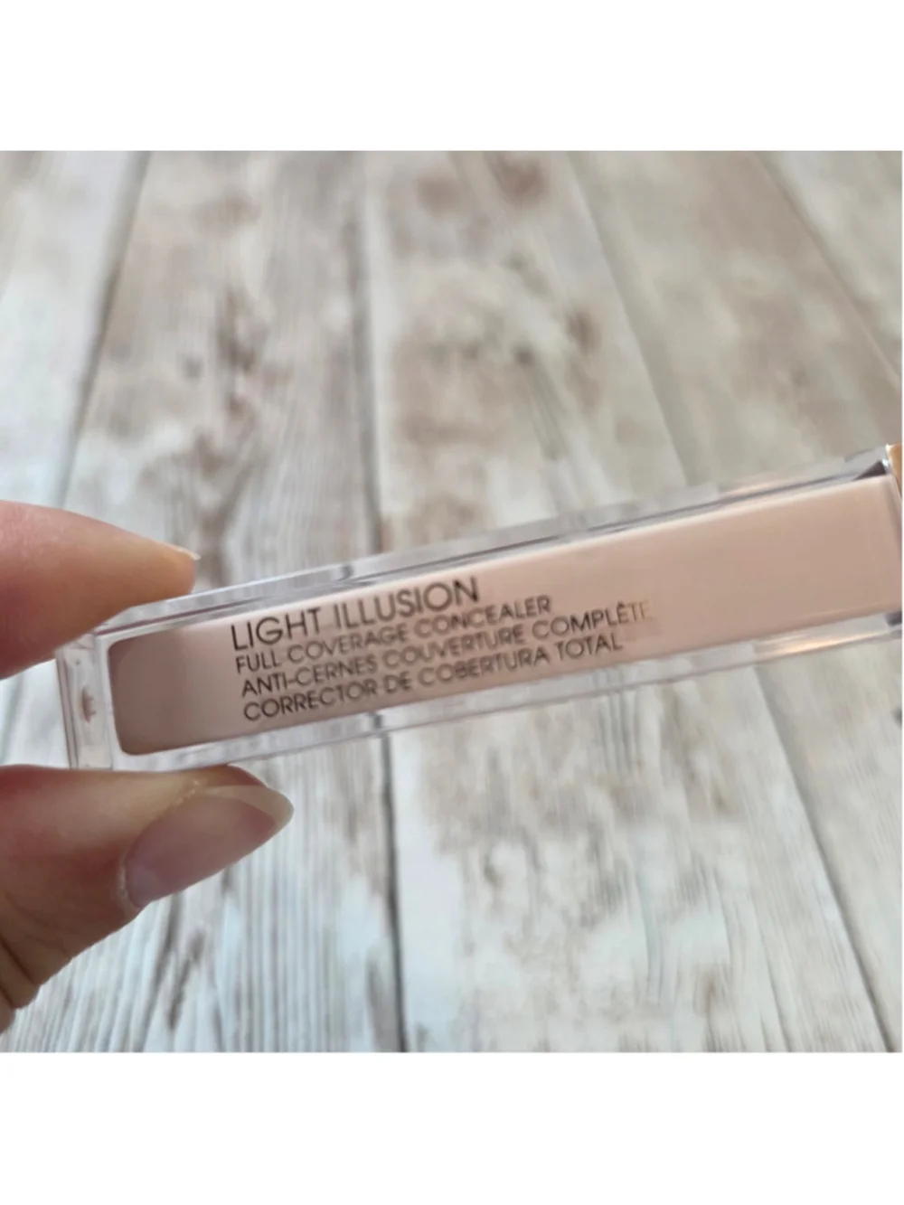 NWOT Flower Beauty Light Illusion Concealer Beige
